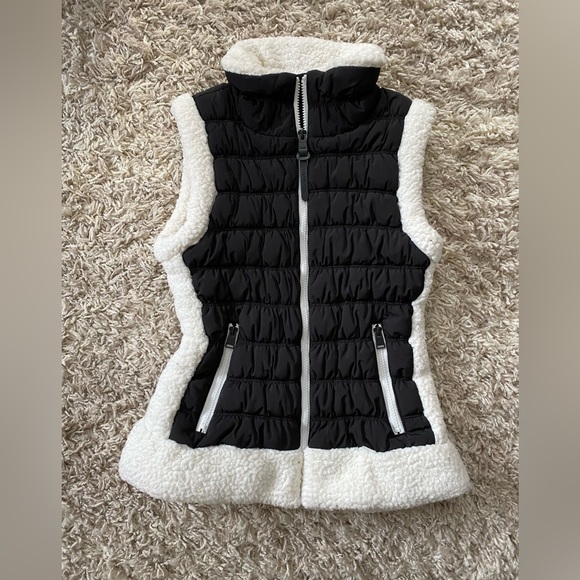 Small Calvin Klein Performance Jacket Vest - Picture 1 of 4